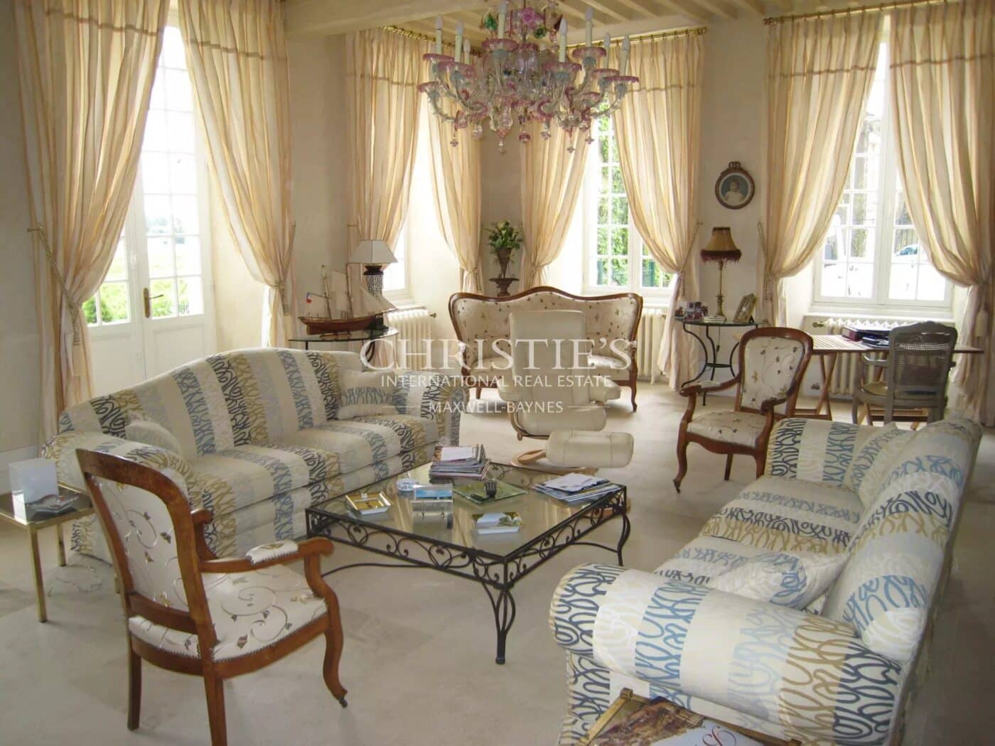 Très beau domaine viticole - satellite de Saint-Emilion avec luxueux Château