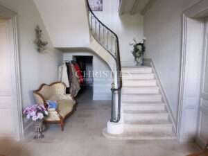 Très beau domaine viticole - satellite de Saint-Emilion avec luxueux Château