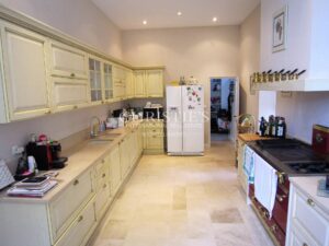 Très beau domaine viticole - satellite de Saint-Emilion avec luxueux Château