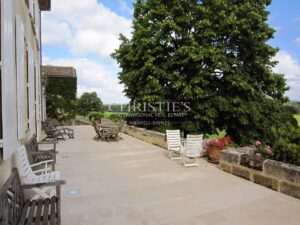 Très beau domaine viticole - satellite de Saint-Emilion avec luxueux Château
