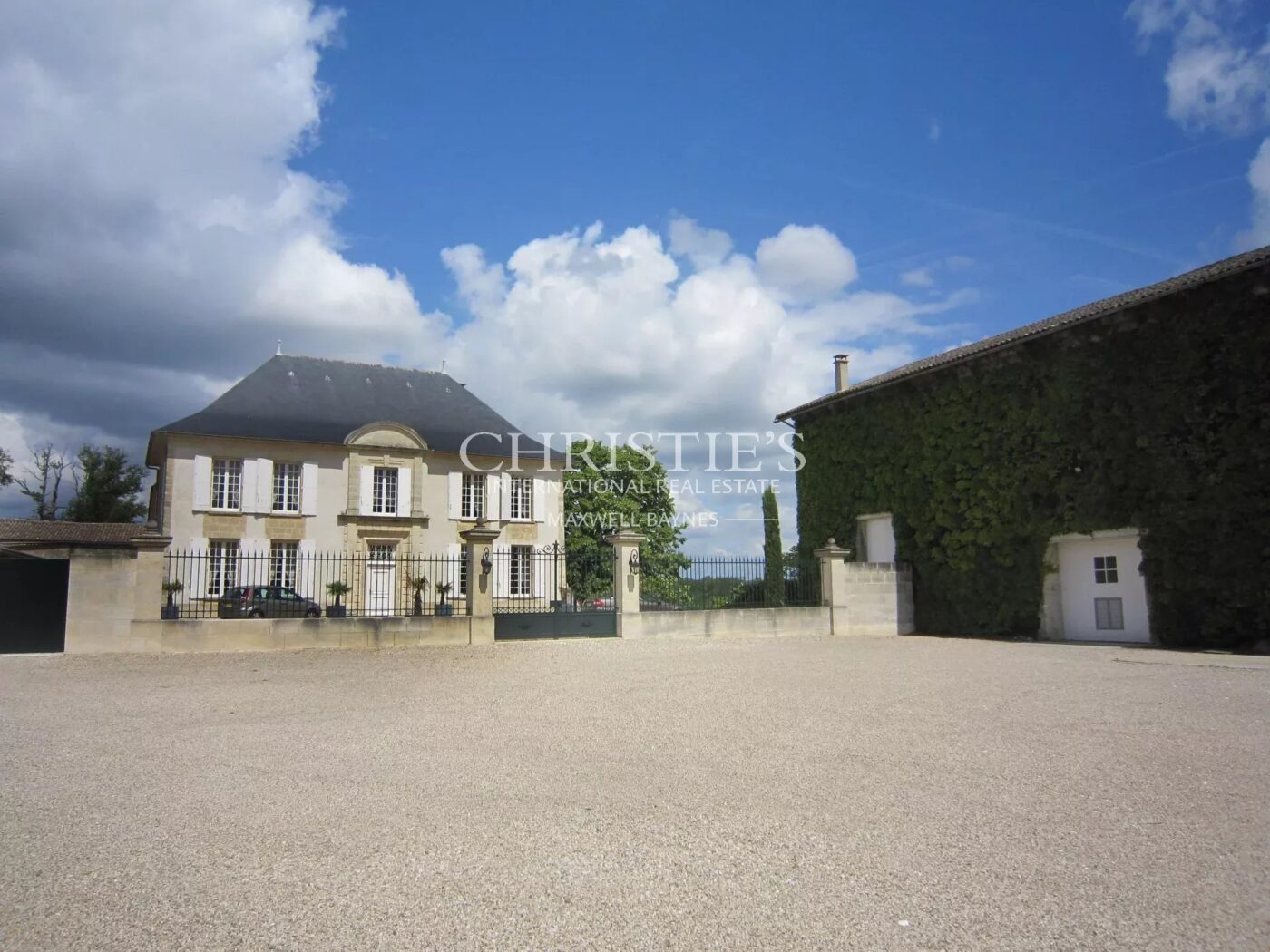 Très beau domaine viticole - satellite de Saint-Emilion avec luxueux Château