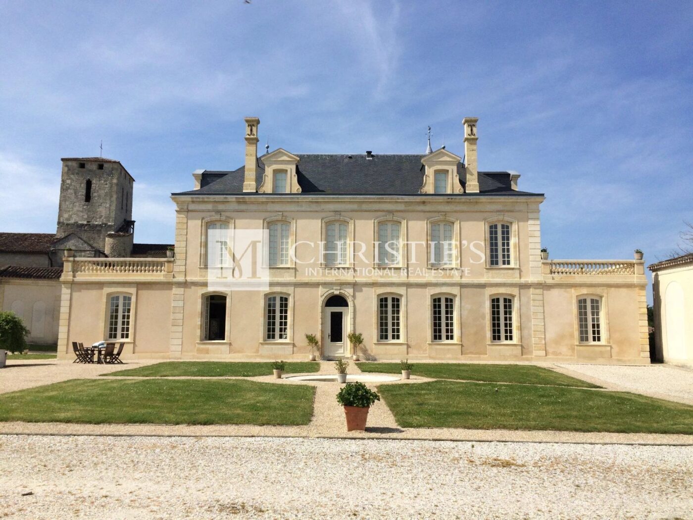 Beau Château à vendre avec 1 ha en AOC Médoc