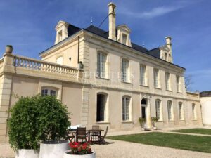 Attractive hobby vineyard estate for sale with 1 ha AOC Médoc