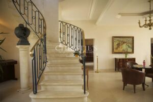 Beau Château à vendre avec 1 ha en AOC Médoc