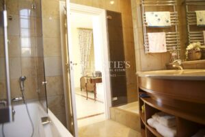 Beau Château à vendre avec 1 ha en AOC Médoc