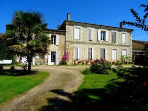 Propriété viticole de caractère en position dominante avec piscine