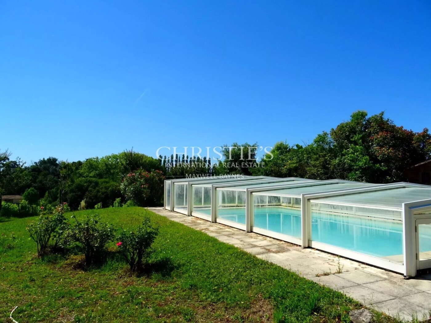 Propriété viticole de caractère en position dominante avec piscine