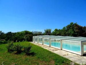 Propriété viticole de caractère en position dominante avec piscine