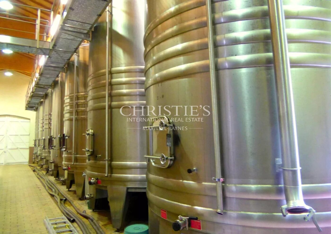 Propriété viticole de caractère en position dominante avec piscine