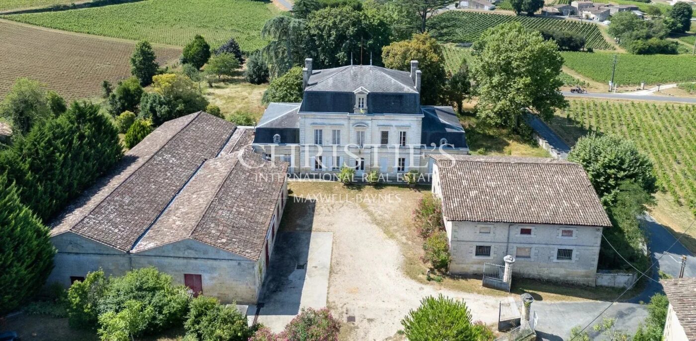 Historic château and vineyard estate on the outskirts of Saint-Émilion with exceptional terroir