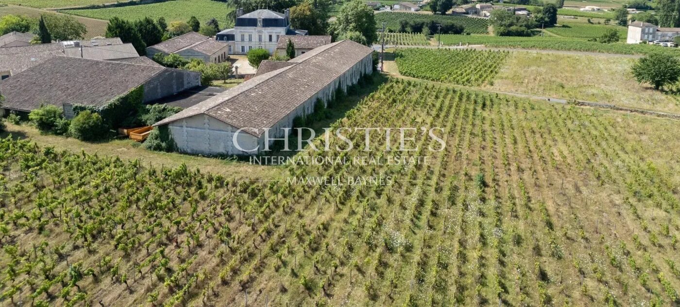 Historic château and vineyard estate on the outskirts of Saint-Émilion with exceptional terroir