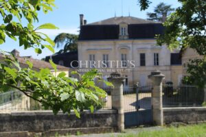 Historic château and vineyard estate on the outskirts of Saint-Émilion with exceptional terroir