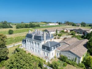 Historic château and vineyard estate on the outskirts of Saint-Émilion with exceptional terroir