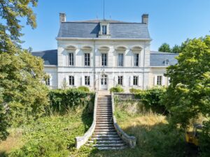 Historic château and vineyard estate on the outskirts of Saint-Émilion with exceptional terroir