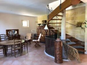 位于圣埃美隆地区,约31.5公顷的美丽葡萄园庄园待售