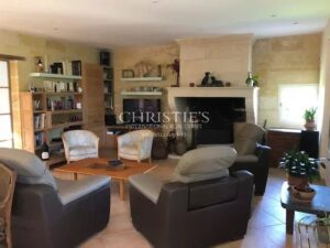 位于圣埃美隆地区,约31.5公顷的美丽葡萄园庄园待售