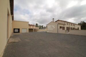 Vineyard estate in excellent condition with efficient winery