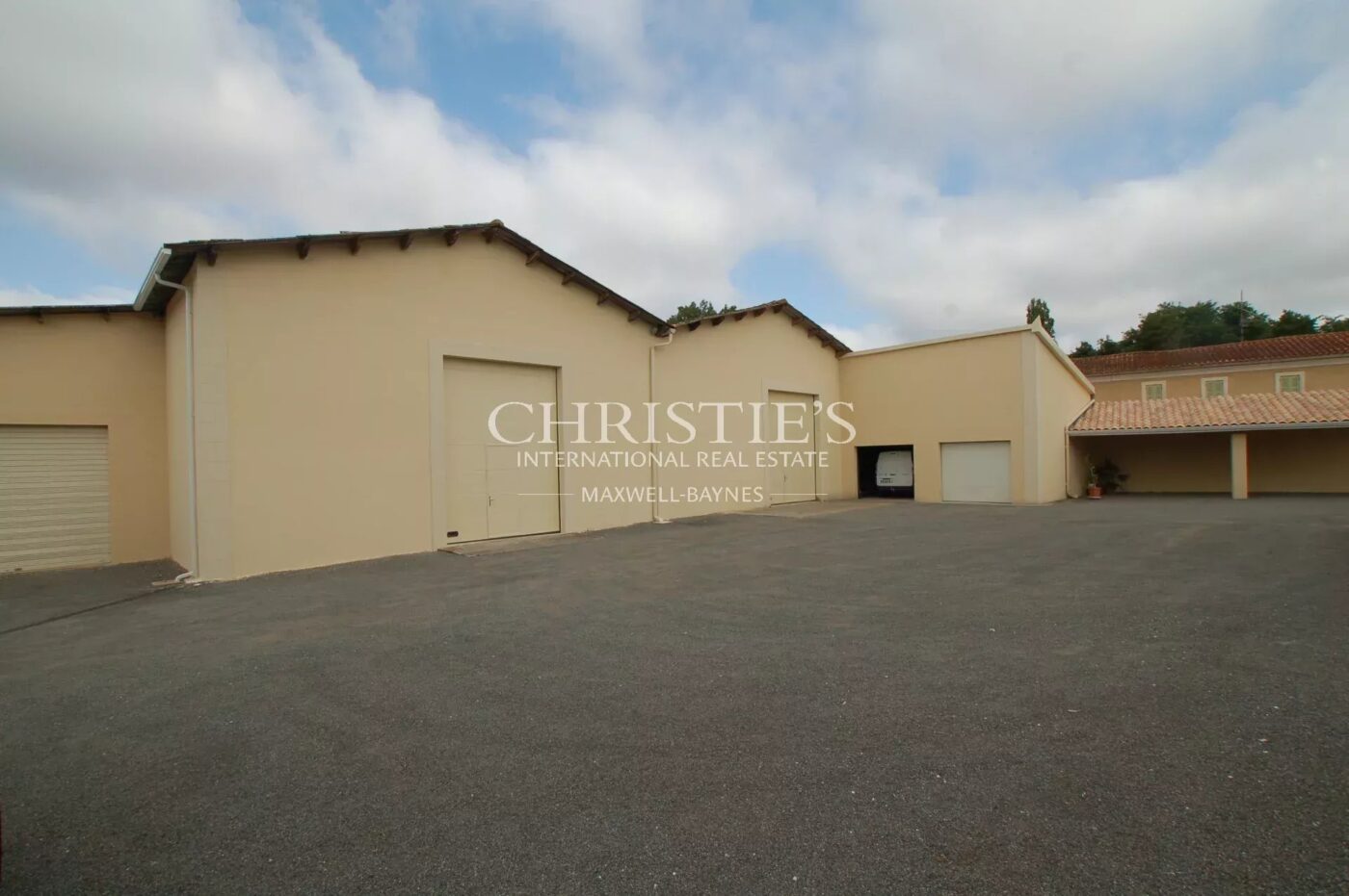 Vineyard estate in excellent condition with efficient winery
