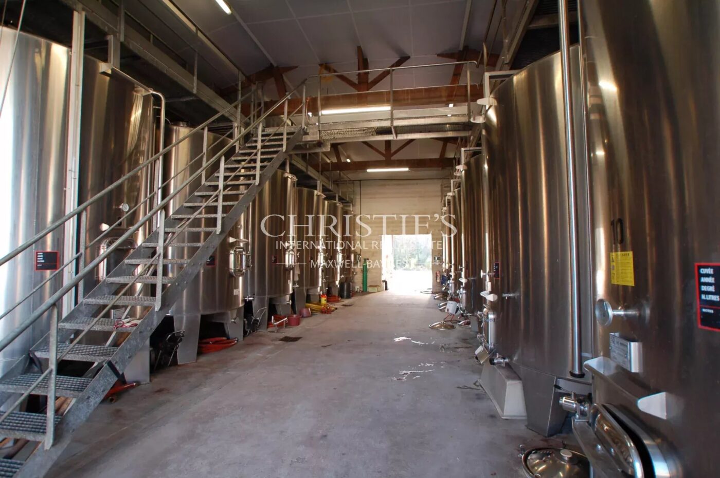 Vineyard estate in excellent condition with efficient winery