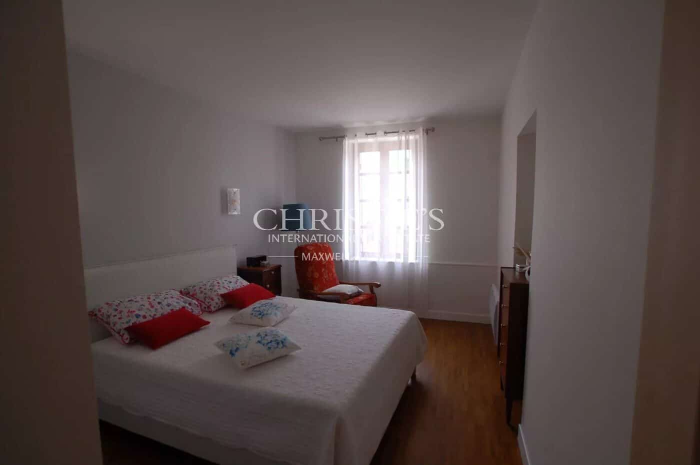 Vineyard estate in excellent condition with efficient winery