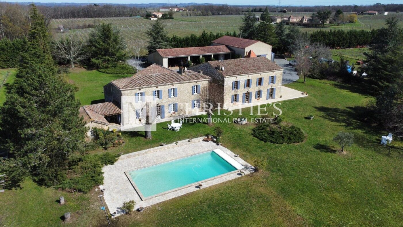 For sale Sainte Foy La Grande, Organic vineyard estate of 68 ha AOC Bordeaux