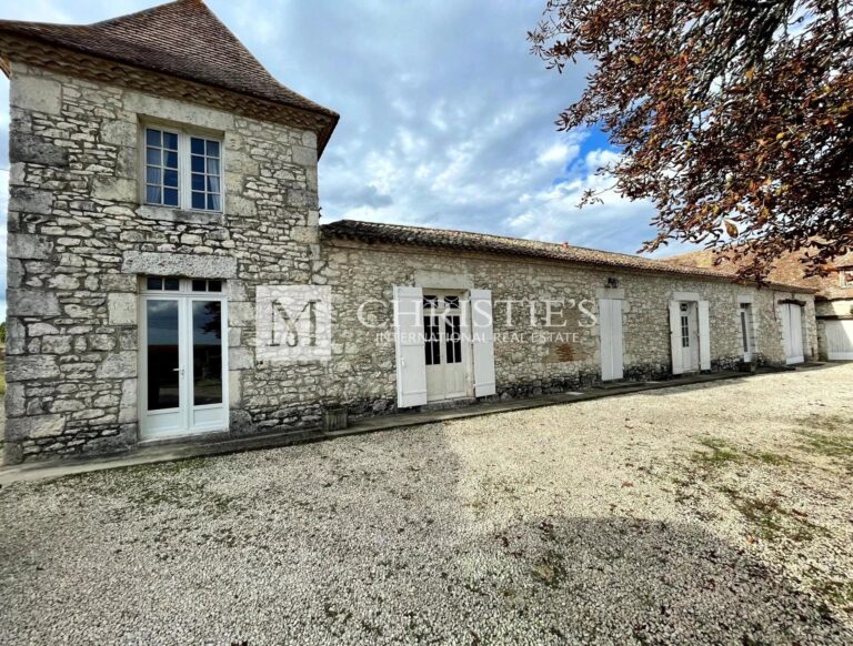 For sale, at Bordeaux, Family vineyard estate of 13ha, AOC Bergerac