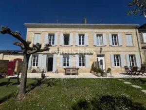 Vineyard estate for sale set in a beautiful environment with Gite