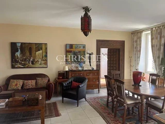 Vineyard estate for sale set in a beautiful environment with Gite