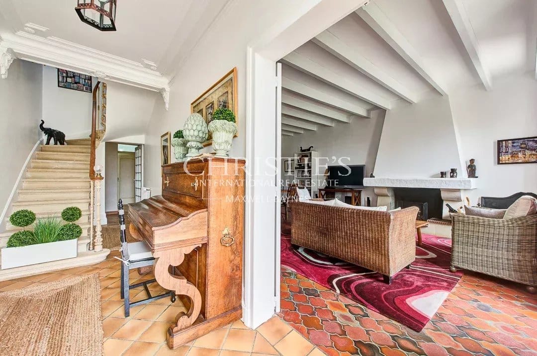 Vineyard estate for sale set in a beautiful environment with Gite