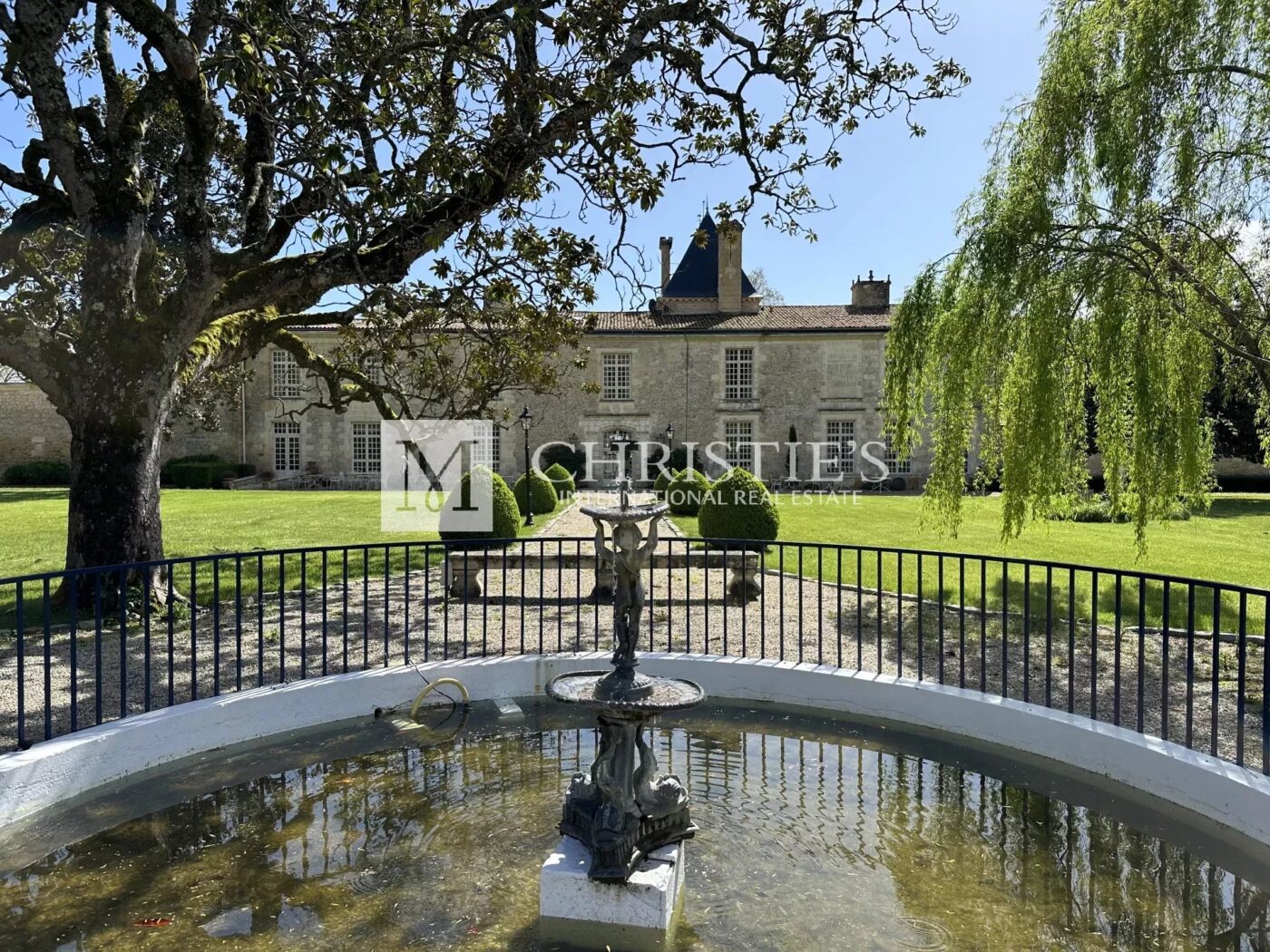 Exceptional vineyard estate with Hospitality Business in the heart of Entre-Deux-Mers