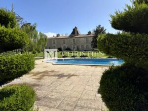 Exceptional vineyard estate with Hospitality Business in the heart of Entre-Deux-Mers