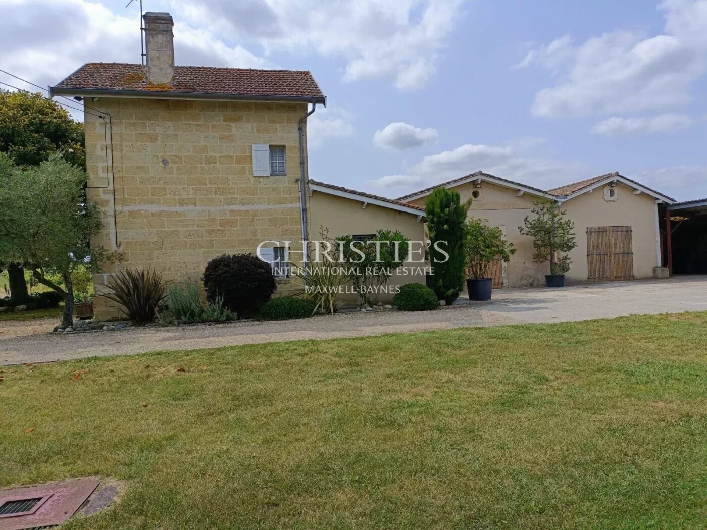 A vendre charmante propriété viticole de 8 ha près de Saint-Emilion