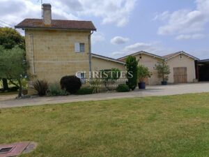 A vendre charmante propriété viticole de 8 ha près de Saint-Emilion