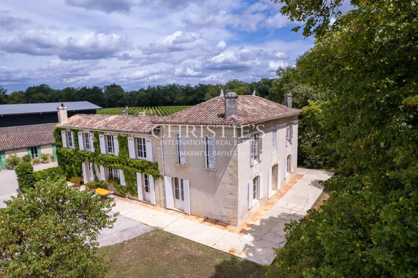 A vendre Entre-Deux-Mers très beau domaine viticole avec un excellent terroir, des vins de qualité et un beau Château