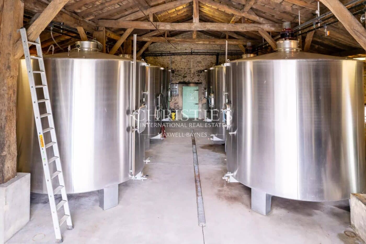 A vendre Entre-Deux-Mers très beau domaine viticole avec un excellent terroir, des vins de qualité et un beau Château