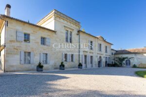 A vendre rare et magnifique domaine viticole sur les rives de la Dordogne près de Saint-Emilion