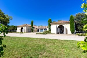 A vendre rare et magnifique domaine viticole sur les rives de la Dordogne près de Saint-Emilion