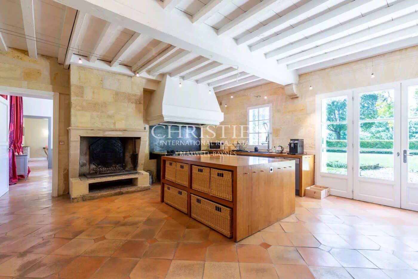 A vendre rare et magnifique domaine viticole sur les rives de la Dordogne près de Saint-Emilion