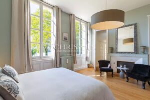 A vendre rare et magnifique domaine viticole sur les rives de la Dordogne près de Saint-Emilion