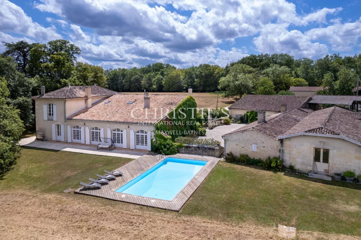 出售:位于安特尔-德梅尔地区的迷人酒庄,拥有优质土壤、优质葡萄酒和美丽的城堡住宅