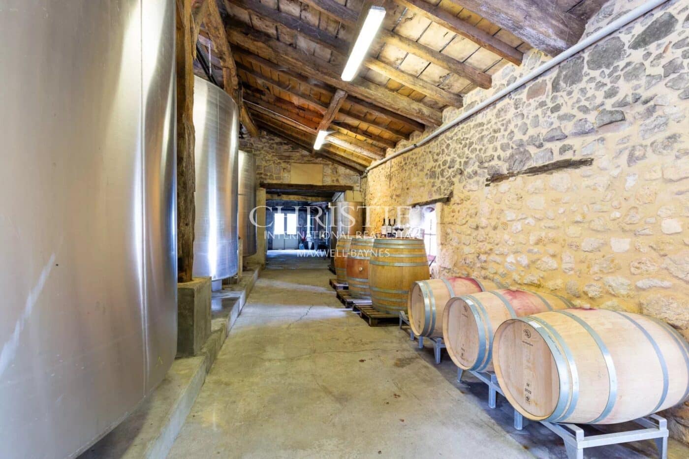 出售:位于安特尔-德梅尔地区的迷人酒庄,拥有优质土壤、优质葡萄酒和美丽的城堡住宅