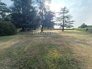 Petite propriété viticole de 6.86 hectares avec bâtiments d'exploitation en excellent état à vendre