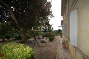 For sale beautiful 18-ha vinyard estate in a dominant position overlooking the vineyard valley. Just 35 min. from Bordeaux