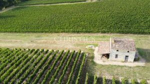 For sale beautiful 18-ha vinyard estate in a dominant position overlooking the vineyard valley. Just 35 min. from Bordeaux