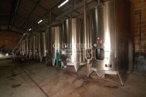 出售风景优越的18公顷葡萄园庄园,耸立于葡萄园山谷之巅,距离波尔多仅35分钟