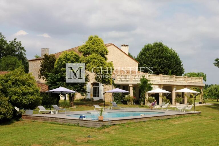 For sale beautiful turnkey lifestyle passion vineyard estate on the banks of the Dordogne River close to Saint-Emilion