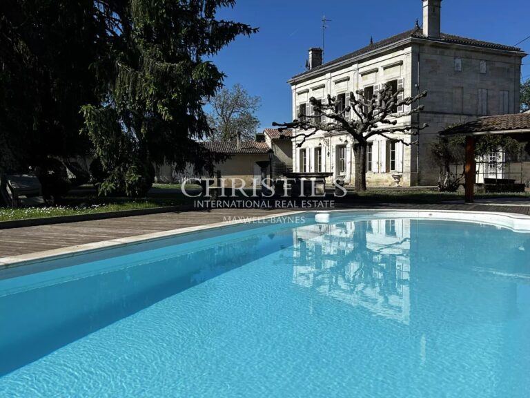 Domaine viticole avec une belle superficie, une demeure de charme et un gîte