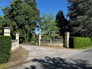 Domaine viticole avec une belle superficie, une demeure de charme et un gîte