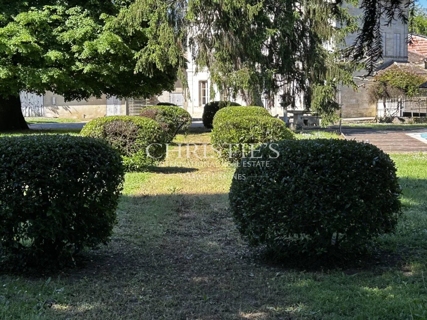 Domaine viticole avec une belle superficie, une demeure de charme et un gîte
