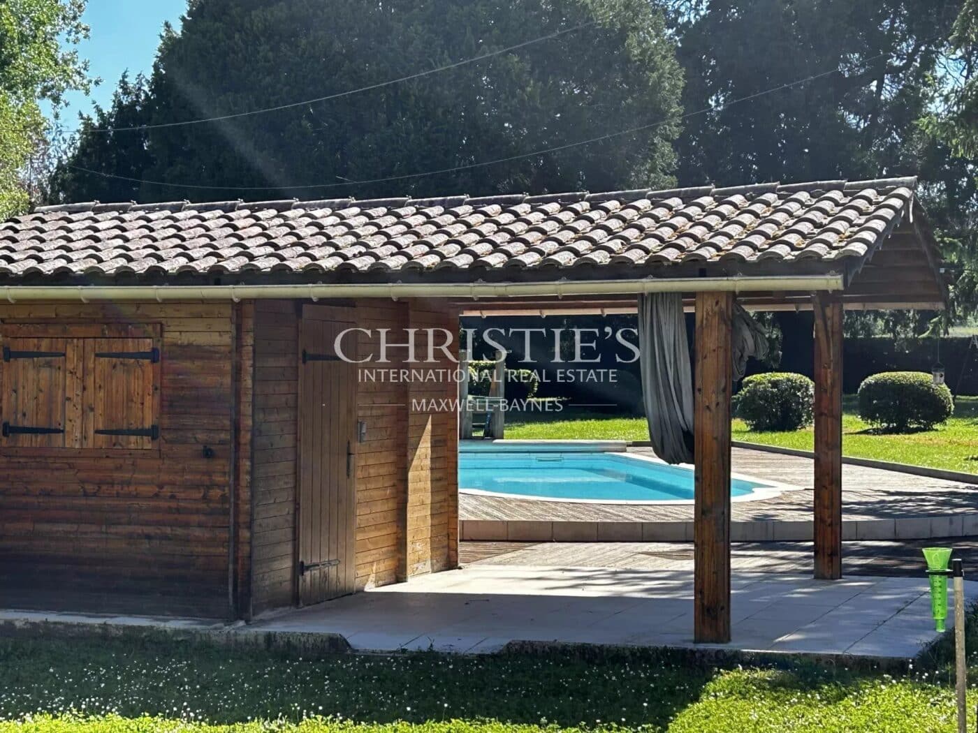 Domaine viticole avec une belle superficie, une demeure de charme et un gîte